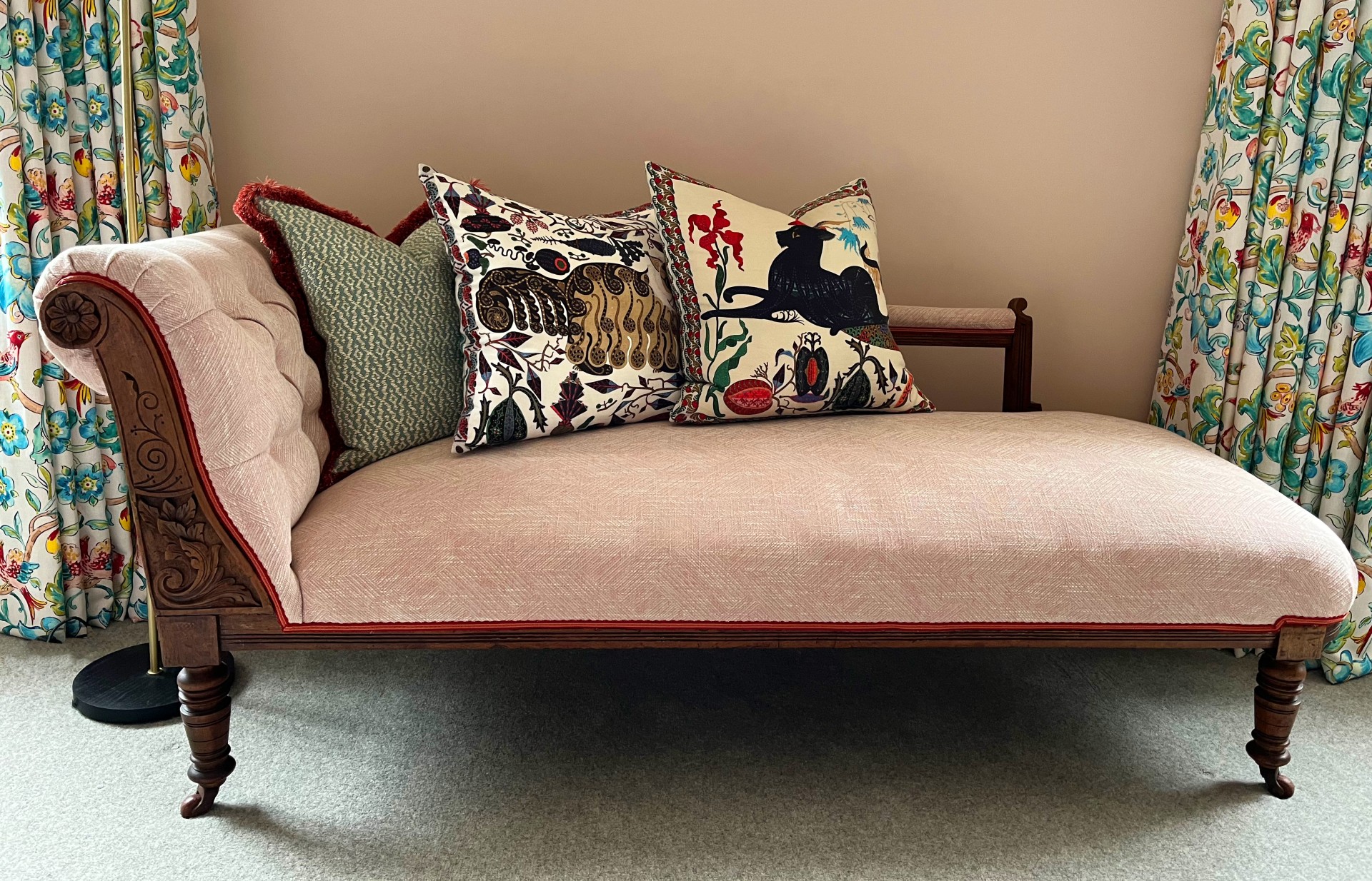 Chaise pattern colour clash antique (2)
